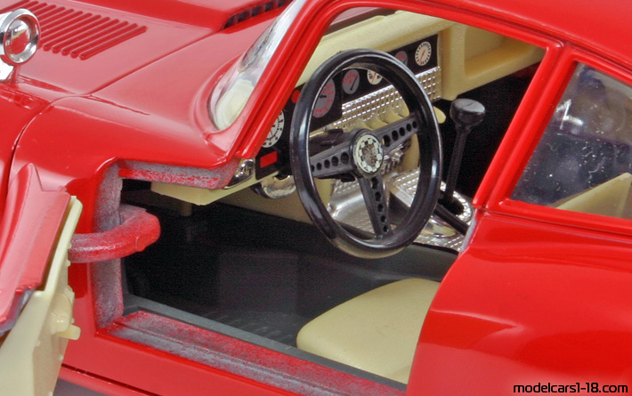 1961 - Jaguar E-Type Bburago 1/18 (Red) Innenraum Armaturenbrett