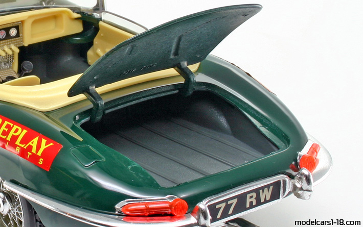 1961 - Jaguar E-Type Bburago 1/18 (Grün / Gelb) Kofferraum / Klappbare Scheinwerfer