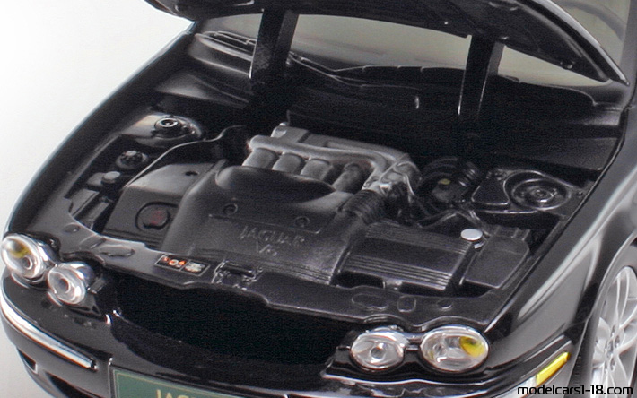 2001 - Jaguar X-Type Maisto 1/18 (Schwarz) Motor