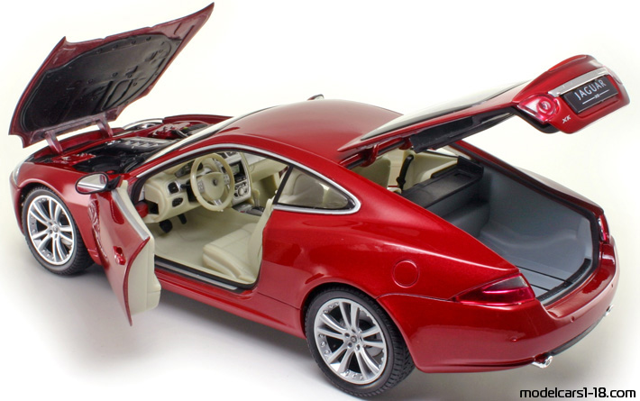 2006 - Jaguar XK Welly 1/18 (Rot) Zu öffnende Teile