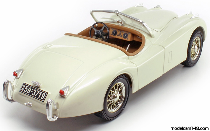 1948 - Jaguar XK120 ERTL 1/18 (Weiß) Hinten rechte seite