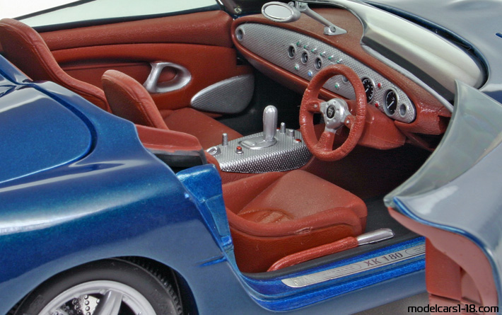 2000 - Jaguar XK180 Concept Maisto 1/18 (Blau) Innenraum Armaturenbrett