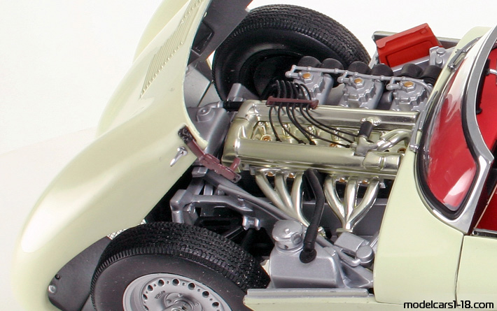 1957 - Jaguar XKSS AutoArt 1/18 (Weiß) Motor