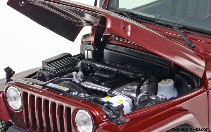 2003 - Jeep Wrangler Sahara Maisto 1/18 (Rot / Grau) Motor