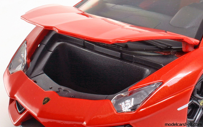 2011 - Lamborghini Aventador LP700-4 Bburago 1/18 (Rot) Kofferraum / Klappbare Scheinwerfer