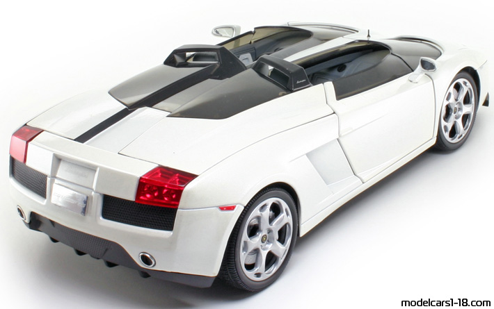 2005 - Lamborghini Concept S Mondo Motors 1/18 (Weiß) Hinten rechte seite