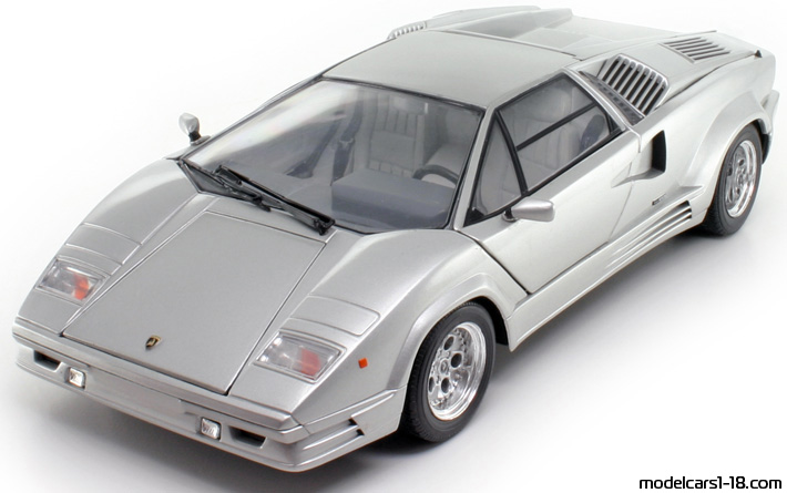 1989 - Lamborghini Countach 25th Ricko 1/18 (Hellsilber) Vorne linke Seite