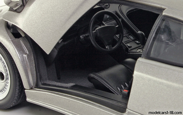 1990 - Lamborghini Diablo VT AutoArt 1/18 (Silber) Innenraum Armaturenbrett