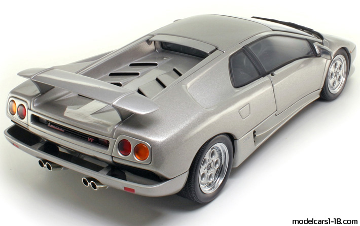 1990 - Lamborghini Diablo VT AutoArt 1/18 (Silber) Hinten rechte seite