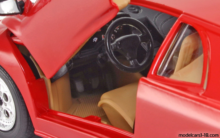 1989 - Lamborghini Diablo Polistil 1/18 (Rot) Innenraum Armaturenbrett
