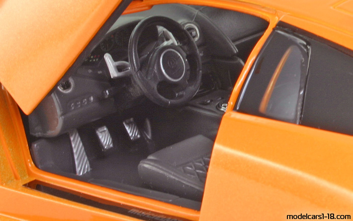 2007 - Lamborghini Murcielago LP640 Maisto 1/18 (Orange) Innenraum Armaturenbrett
