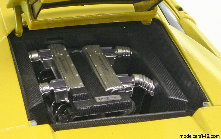 2001 - Lamborghini Murcielago Bburago 1/18 (Gelb) Motor