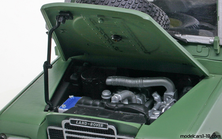 1961 - Land Rover 109 Series IIA Universal Hobbies 1/18 (Grün) Motor