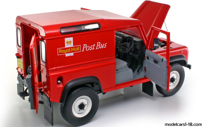 2000 - Land Rover Defender 90 Universal Hobbies 1/18 (Rot) Zu öffnende Teile