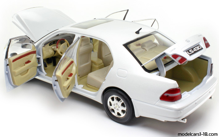 2000 - Lexus LS 430 (XF30) Motor Max 1/18 (Weiß) Zu öffnende Teile