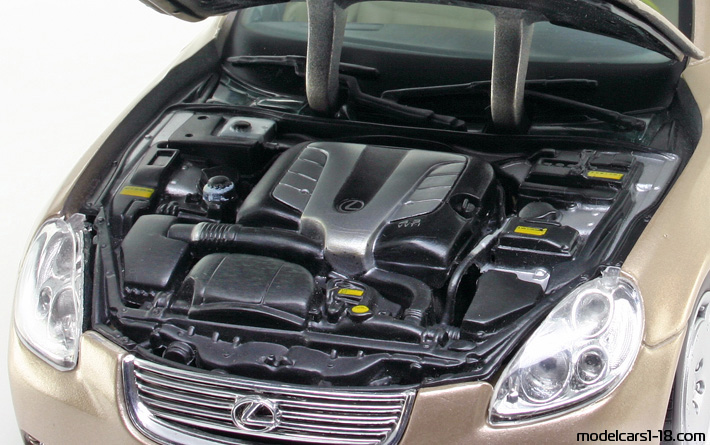 2001 - Lexus SC 430 Maisto 1/18 (Orange) Motor