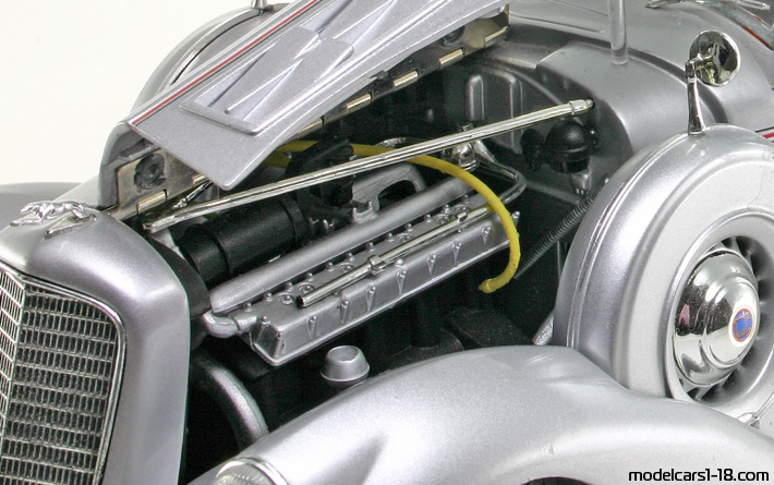 1937 - Lincoln Model K-12 Berline Touring Cabriolet Signature Models 1/18 (Silber) Motor