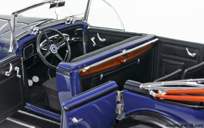 1931 - Lincoln Model K Sport Phaeton Ricko 1/18 (Blau / Schwarz) Innenraum Armaturenbrett