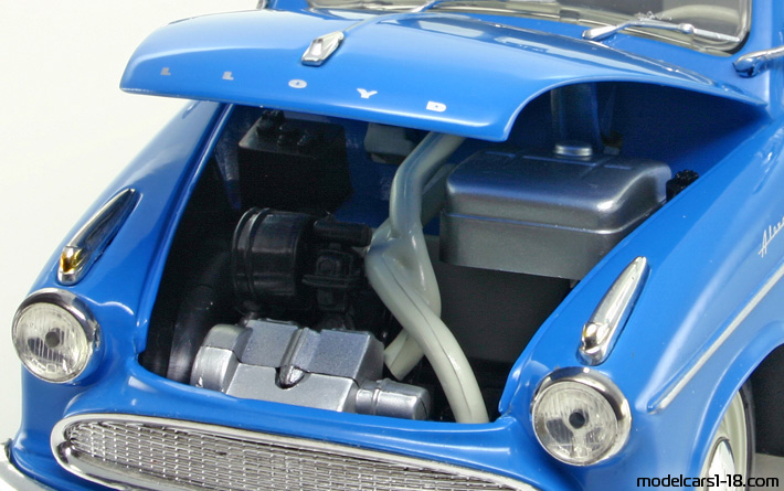 1958 - Lloyd Alexander TS Camper Revell 1/18 (Blau / Weiß) Motor