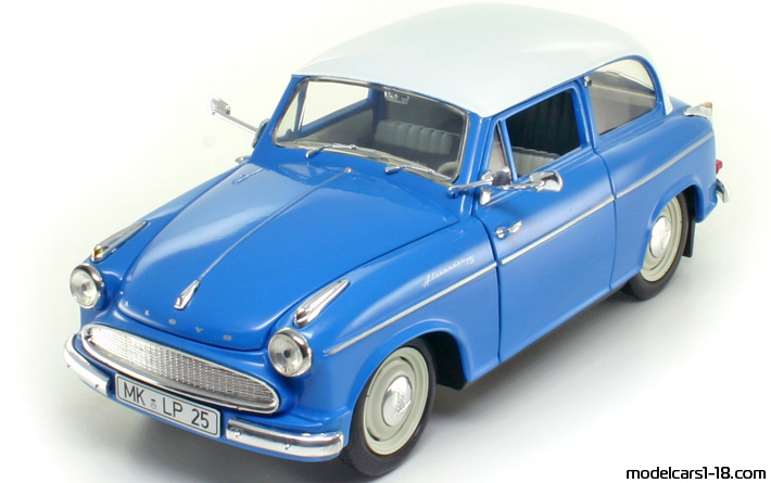 1958 - Lloyd Alexander TS Camper Revell 1/18 (Blau / Weiß) Vorne linke Seite