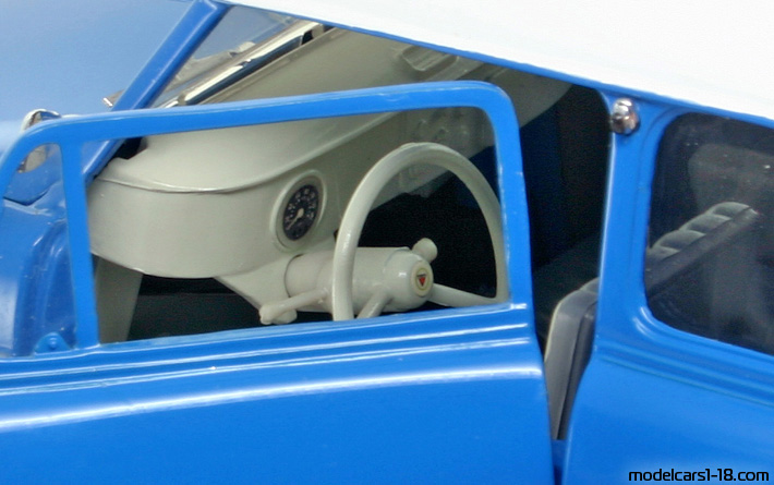 1958 - Lloyd Alexander TS Camper Revell 1/18 (Blau / Weiß) Innenraum Armaturenbrett