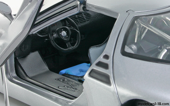 2000 - Lotec Sirius Maxi Car 1/18 (Silber) Innenraum Armaturenbrett