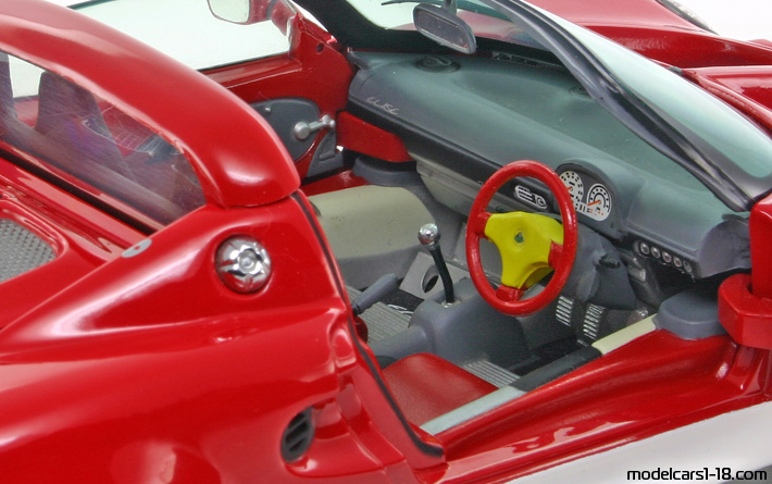1999 - Lotus Elise Type 49 Sun Star 1/18 (Rot / Weiß) Innenraum Armaturenbrett