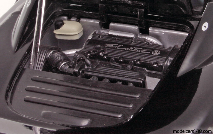 1996 - Lotus Elise Chrono 1/18 (Schwarz) Motor