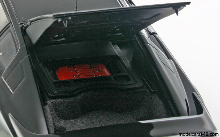 1993 - Lotus Esprit V8 AutoArt 1/18 (Rot) Motor