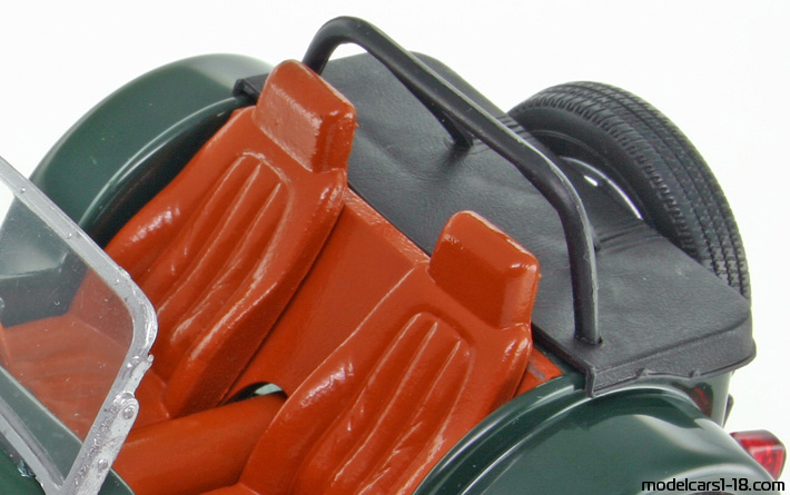 1957 - Lotus Super Seven Anson 1/18 (Grün / Gelb) Kofferraum / Klappbare Scheinwerfer