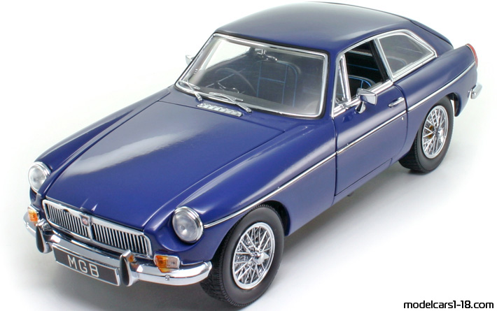 1969 - MG MGB GT MkII Universal Hobbies 1/18 (Blau) Vorne linke Seite