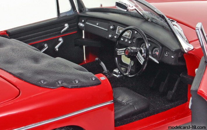 1966 - MG MGB MkI Kyosho 1/18 (Rot) Innenraum Armaturenbrett