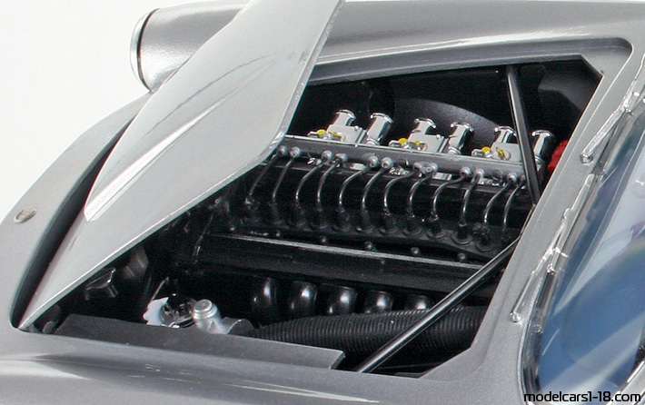 1959 - Maserati 3500 GT Vignale Ricko 1/18 (Silber) Motor