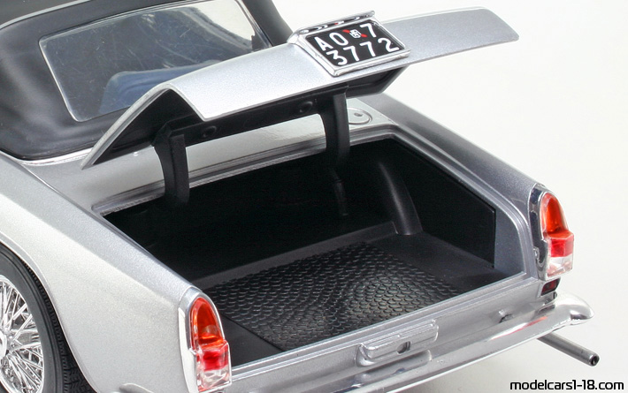 1959 - Maserati 3500 GT Vignale Ricko 1/18 (Silber) Kofferraum / Klappbare Scheinwerfer