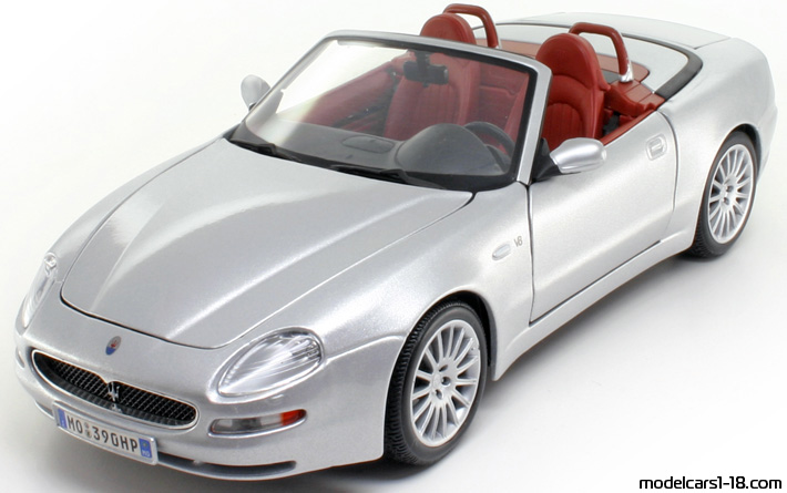 2002 - Maserati GT Spyder Maisto 1/18 (Hellsilber) Vorne linke Seite