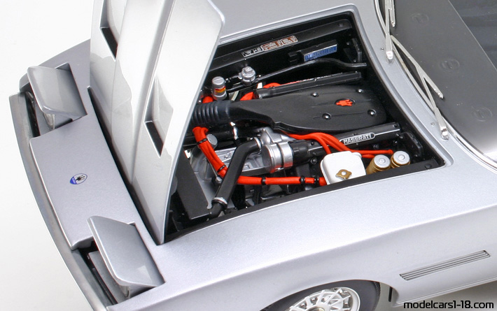 1970 - Maserati Ghibli Spyder Minichamps 1/18 (Hellsilber) Motor