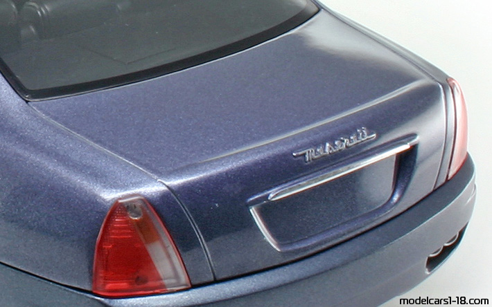 2004 - Maserati Quattroporte Hot Wheels 1/18 (Blau) Kofferraum / Klappbare Scheinwerfer