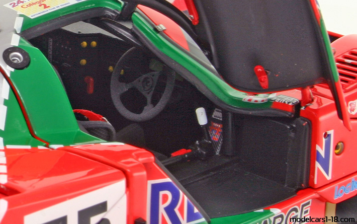 1991 - Mazda 787B AutoArt 1/18 (Rot / Grün) Innenraum Armaturenbrett