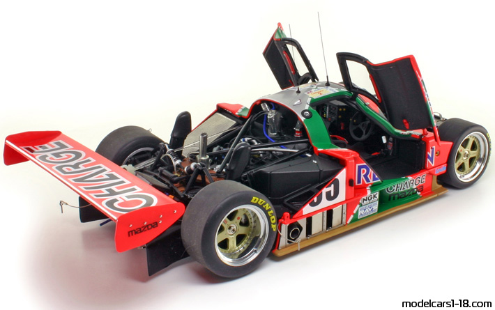 1991 - Mazda 787B AutoArt 1/18 (Rot / Grün) Zu öffnende Teile