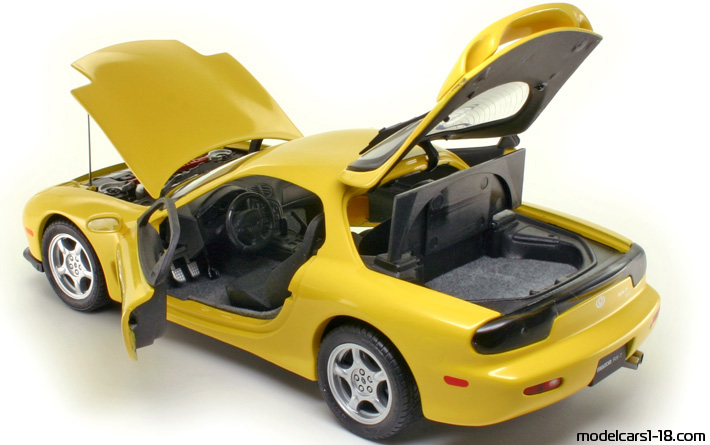 1993 - Mazda RX-7 Kyosho 1/18 (Gelb) Zu öffnende Teile