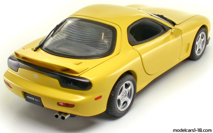 1993 - Mazda RX-7 Kyosho 1/18 (Gelb) Hinten rechte seite
