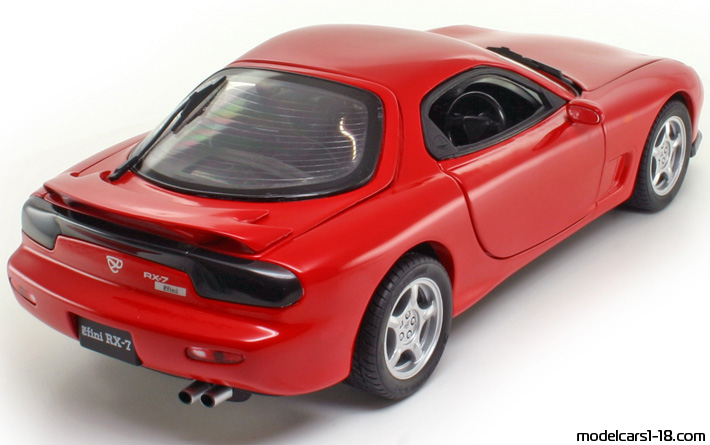 1993 - Mazda RX-7 Kyosho 1/18 (Rot) Hinten rechte seite