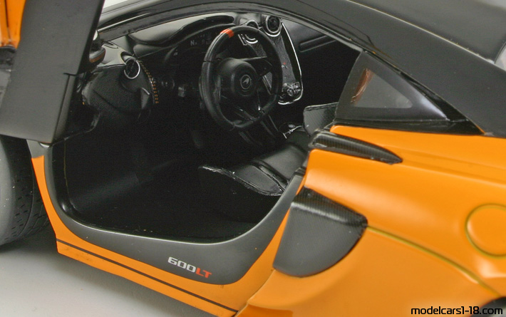 2018 - McLaren 600LT Solido 1/18 (Orange / Schwarz) Innenraum Armaturenbrett