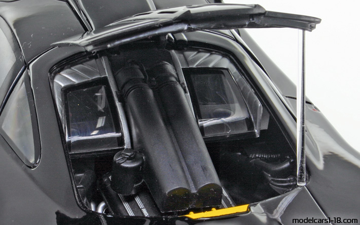 1997 - McLaren F1 GTR Long Tail UT 1/18 (Schwarz) Motor