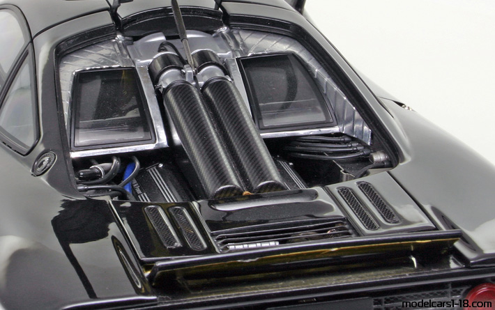 1993 - McLaren F1 AutoArt 1/18 (Schwarz) Motor