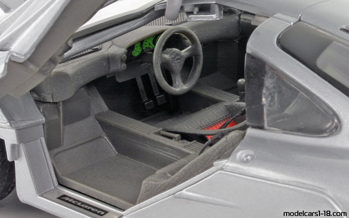 1993 - McLaren F1 Maisto 1/18 (Silber) Innenraum Armaturenbrett