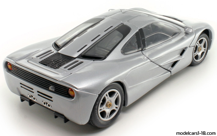 1993 - McLaren F1 Maisto 1/18 (Silber) Hinten rechte seite
