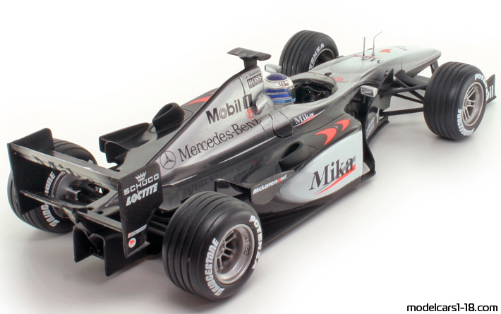 2000 - McLaren Mercedes MP4-15 Hot Wheels 1/18 (Hellsilber / Schwarz) Hinten rechte seite