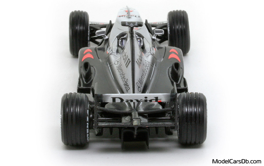 2001 - McLaren Mercedes MP4-16 Hot Wheels 1/43 (Hellsilber / Schwarz) Heck
