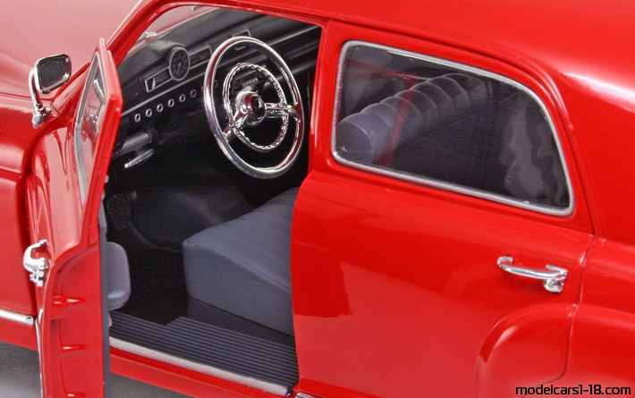 1953 - Mercedes 180 (W120) Fire Dept Revell 1/18 (Rot) Innenraum Armaturenbrett